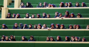 Más de un centenar de alumnas son envenenadas en varios colegios de Irán