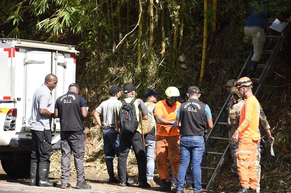 Aeronave cae en área boscosa en Clayton; rescatan a una persona y hay una víctima fatal
