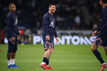 En el Parque de los Príncipes, Messi es recibido como un rey