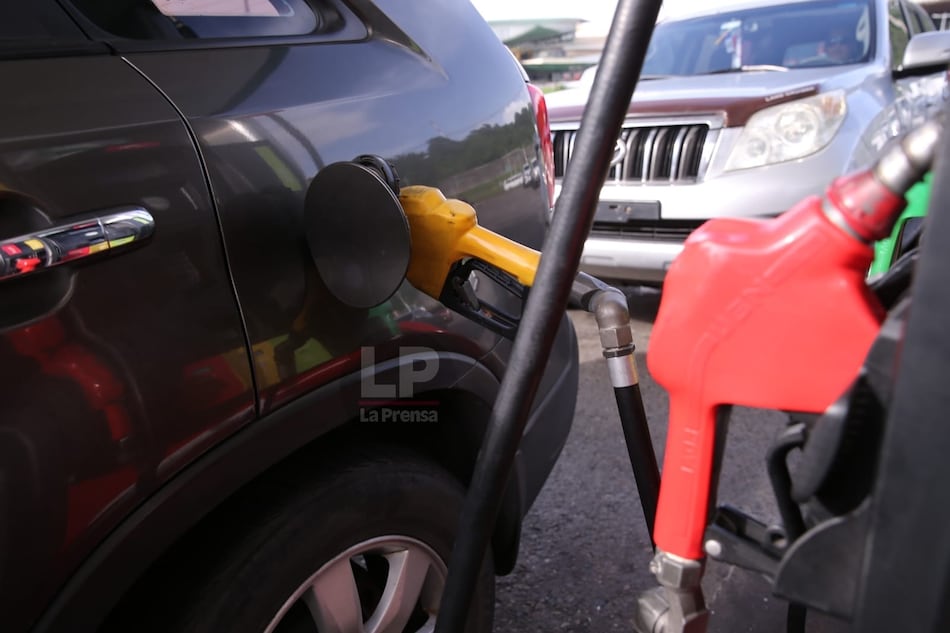 Semana Santa: los precios de los combustibles bajarán 4 centavos a partir de este viernes