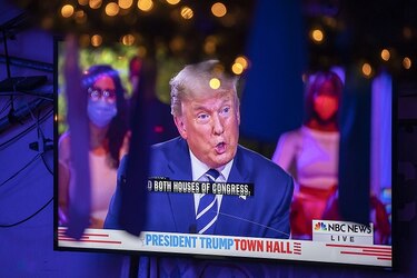 Duelo Trump-Biden a distancia por TV en una campaña otra vez alterada por el Covid-19