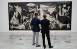 El rey de España y Obama visitan en privado 'El Guernica" de Picasso