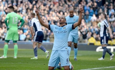 El Manchester City golea al West Brom y sigue soñando con la 'Premier'