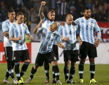Argentina resolvió desde el punto penal y avanzó a semifinales