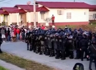 Desalojan a unas 170 familias de una barriada en La Chorrera; Juez dice que fue ‘lanzamiento por intrusos’