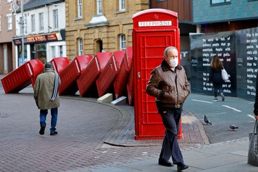 Inglaterra reduce a cinco días la cuarentena por Covid-19