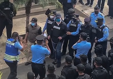 Expresidente hondureño Juan Orlando Hernández, ante un juez tras pedido de extradición de Estados Unidos