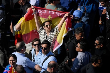 Sale fumata blanca; hay nuevo Papa