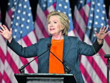 Director del FBI defiende decisión de no recomendar cargos contra Hillary Clinton