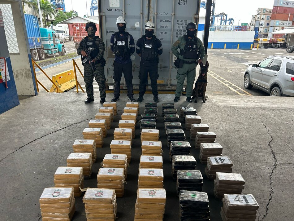 Decomisan 224 paquetes con presunta droga en puerto del Atlántico