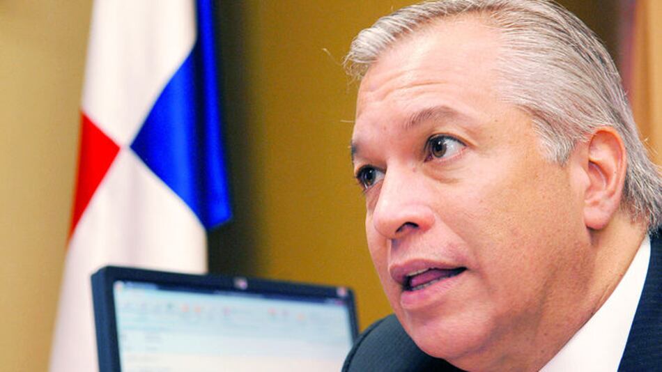 Formulan cargos a tres familiares de Eduardo Jaén, exjefe de la AIG