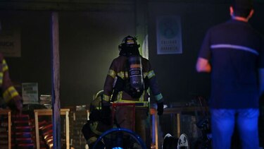 Bomberos controlan incendio en almacén del área de Calidonia