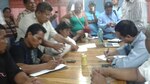 Trabajadores abren vía sobre el río Sixaola