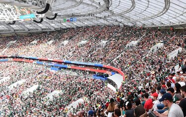 FIFA multa a México por cánticos 'discriminatorios' de sus seguidores