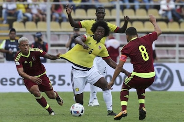 Venezuela frena camino triunfal de Colombia