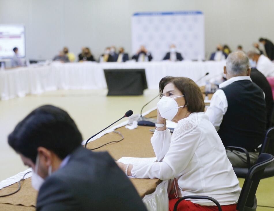 Un diálogo que marcha a media máquina