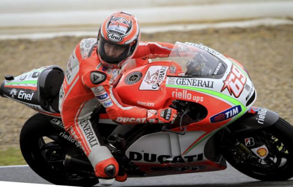 Nicky Hayden, el más rápido en jornada marcada por la lluvia y el viento