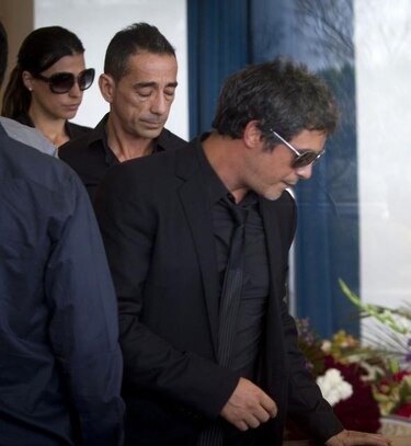 Alejandro Sanz despide a su madre, fallecida el jueves