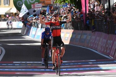 Tom Dumoulin se mantiene firme en el Giro