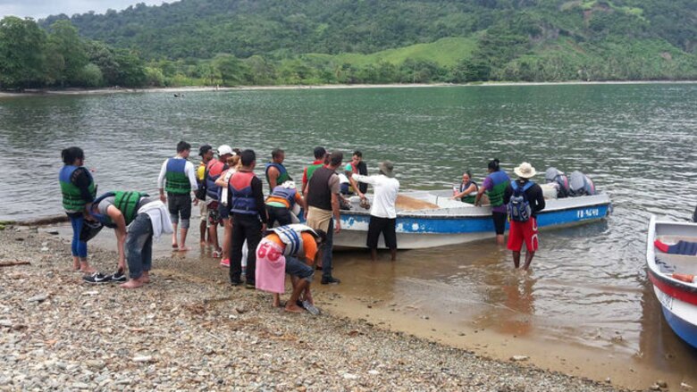 Unos 600 inmigrantes cubanos saturan Puerto Obaldía