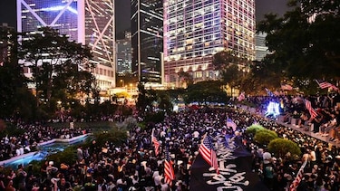 Decenas de miles de personas toman las calles de Hong Kong