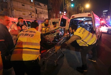 Al menos 5 muertos en ataques armados en suburbio de Tel Aviv