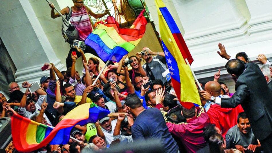 Venezuela: El gobierno arremete contra críticos mientras la crisis se profundiza