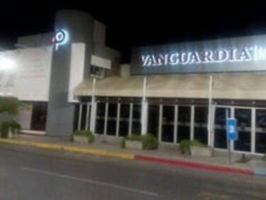 Denuncian exceso de fuerza en operativo contra director de Vanguardia