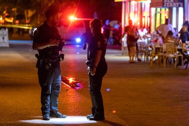 Nueve heridos por un enfrentamiento a tiros de dos grupos en un paseo playero en Florida
