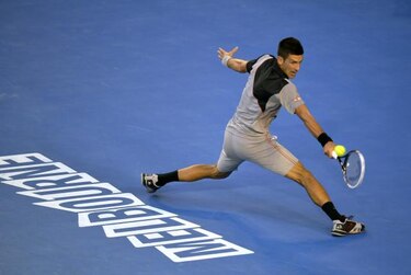 Novak Djokovic y Serena Williams brillan en su estreno en Melbourne