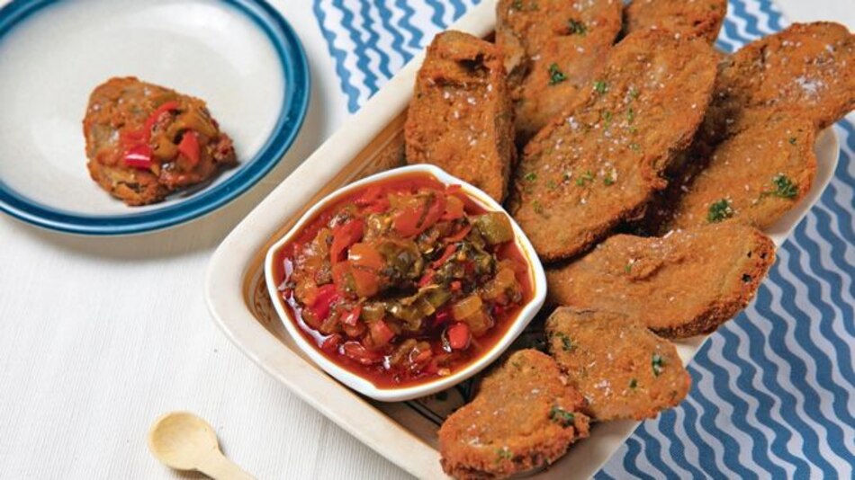 Berenjenas apanadas con salsa criolla