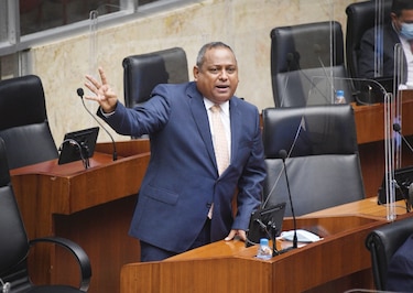 El tercer intento para quitar el récord policivo