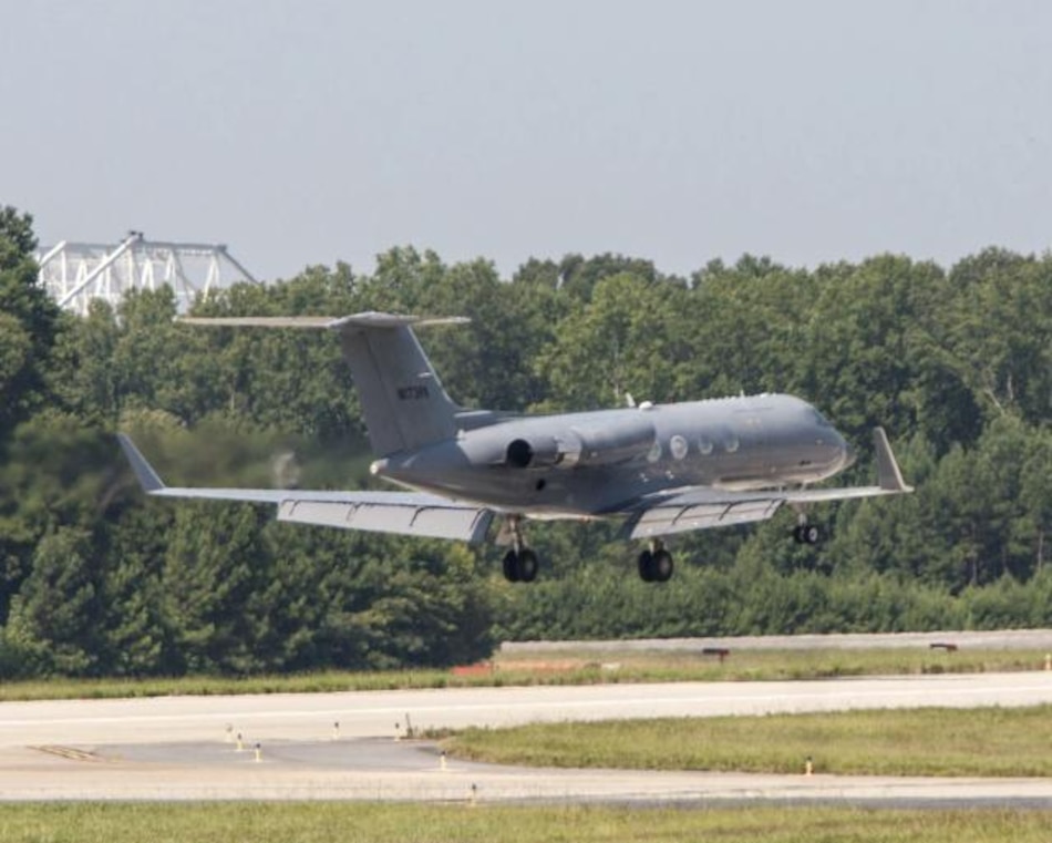 Estadounidense infectada de ébola llega a EU para ser tratada