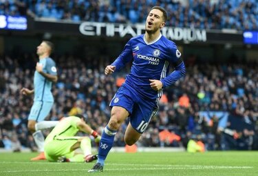 Chelsea consolida liderato y Arsenal se coloca segundo con triplete de Alexis Sánchez