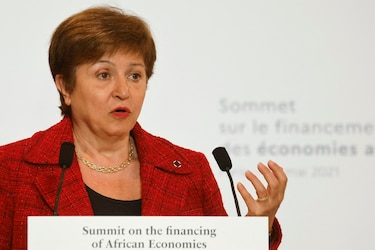 Jefa del FMI niega haber alterado informe del Banco Mundial para apaciguar a China