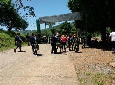 Se rompe el diálogo en Barro Blanco; policía despeja la Interamericana y detiene a 20 personas