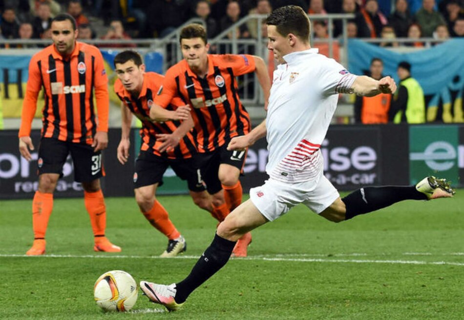 Sevilla empata en su visita al Shakhtar; Villarreal gana en casa al Liverpool