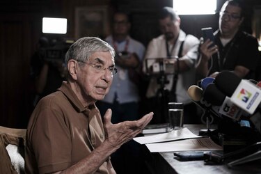 El Nobel Óscar Arias no sabe por qué Estados Unidos canceló su visa, pero afirma que nada lo callará