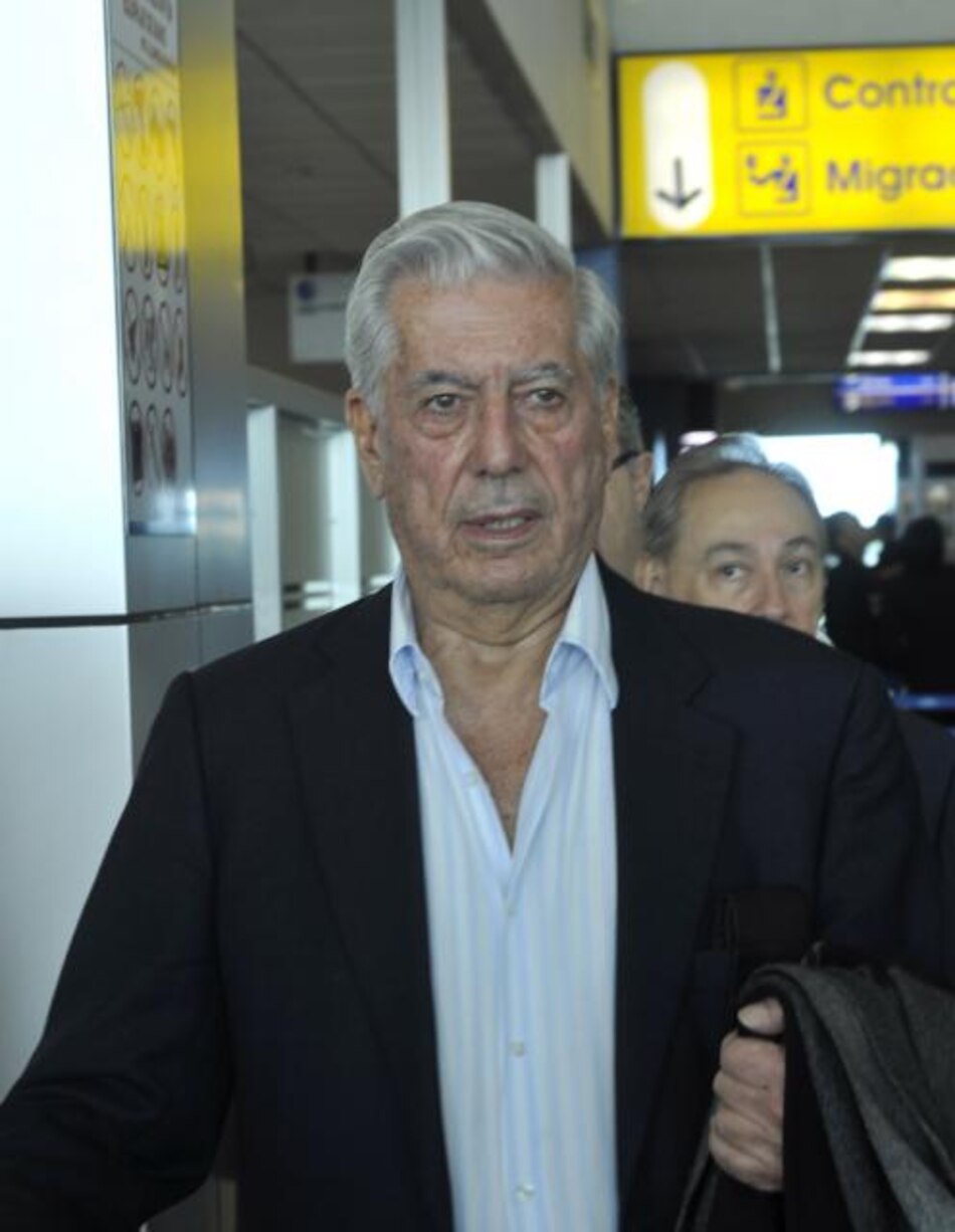 Vargas Llosa recibe doctorado honoris causa en República Dominicana