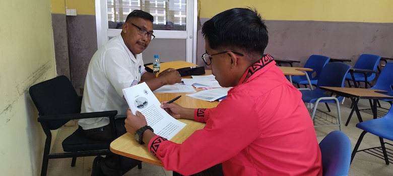 Más de 1,700 indígenas realizan pruebas para enseñar en sus comarcas