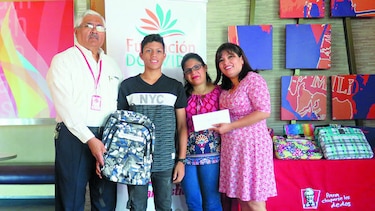 Franquicias Panameñas entrega 23 becas