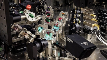 Qué son los ‘cristales de memoria’ que desafían las leyes de la física y prometen solucionar el problema del almacenamiento masivo de datos