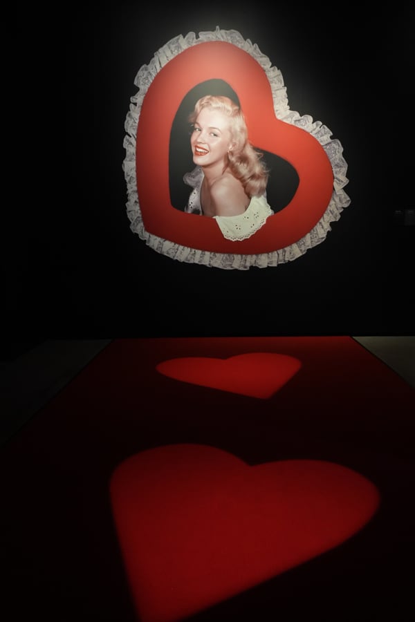 Fotografía que muestra una imagen en la exposición que celebra el centenario del nacimiento de Marilyn Monroe. EFE/ Omar Alonso