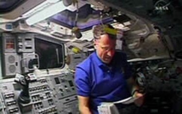 Endeavour avanza a la estación espacial