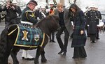 Príncipe Enrique y Meghan Markle visitan Escocia