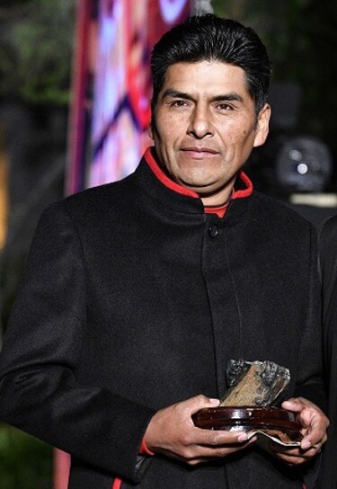 La arquitectura andina de los 'cholets' transita a la alta costura