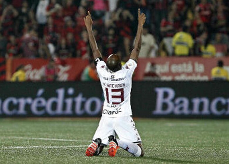 Adolfo Machado se corona en Costa Rica con el Saprissa