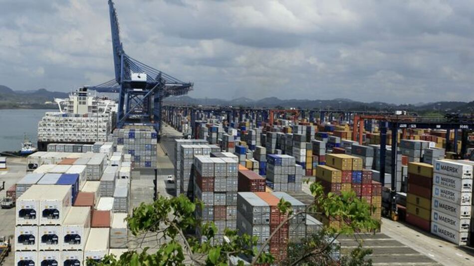 Hutchison aspira a control portuario en el Pacífico