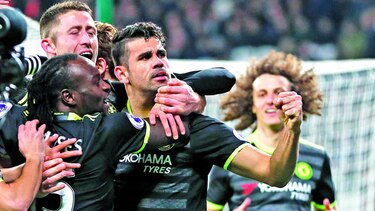 Chelsea continúa más líder en la Liga Premier