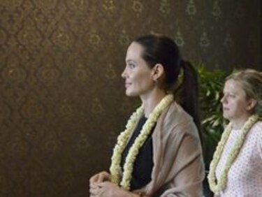 Angelina Jolie visita Birmania